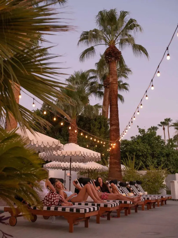 Dive Palm Springs Hotel - 21 & Over