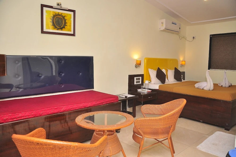 FabHotel Silver Leef and Resort