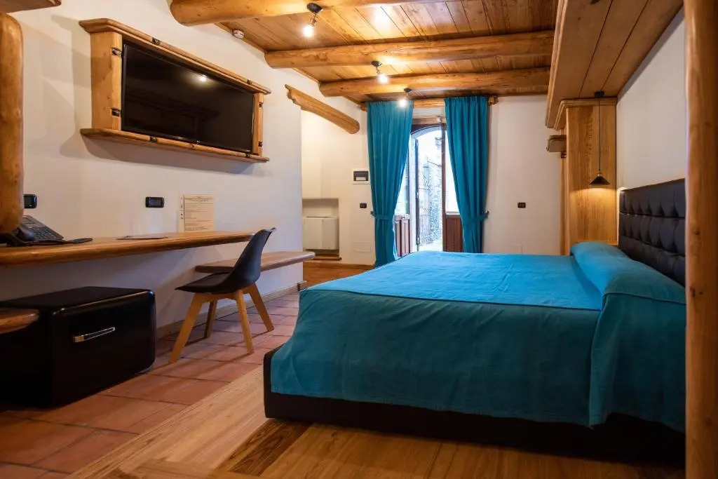 Etna Quota Mille Boutique Hotel, Typical Sicilian Food & Wine