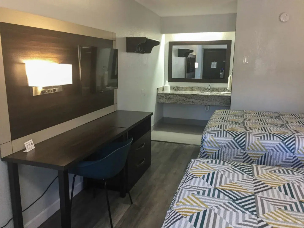 Motel 6-Burnsville, MN
