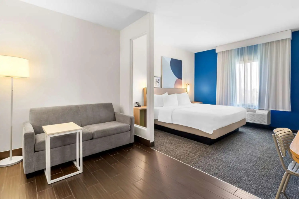 Spark by Hilton Pearland (H)