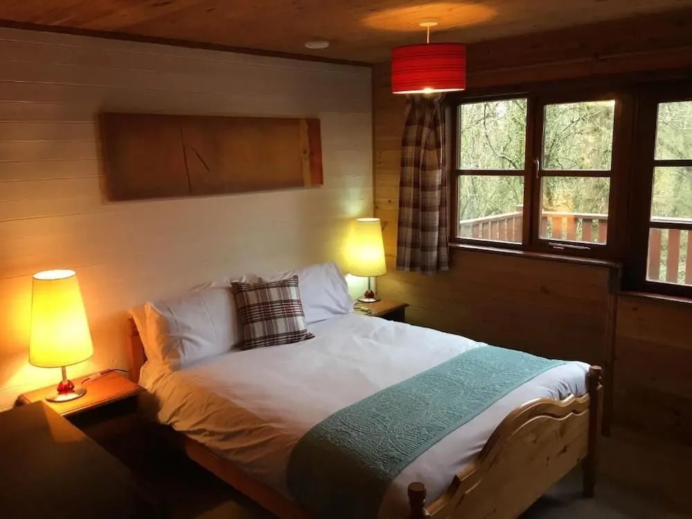 Shrew Lodge-woodland Lodges-Hot Tub-Pembrokeshire-Tenby