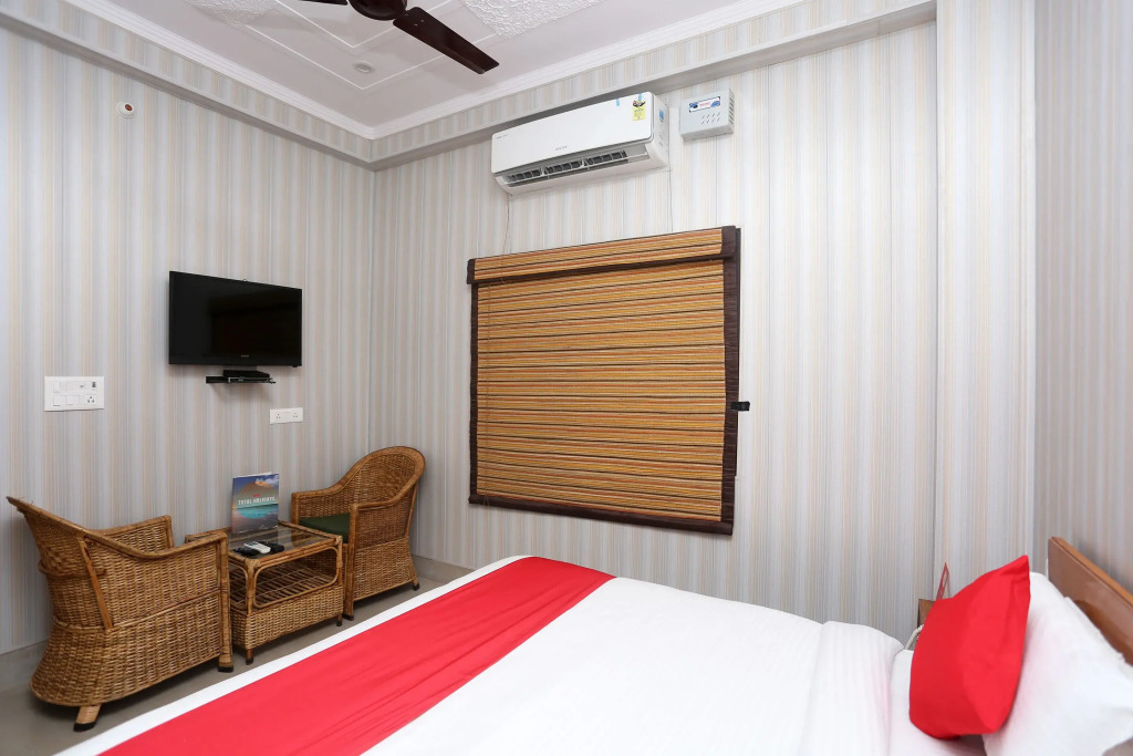 Oyo 19291 Hotel Saptrishi