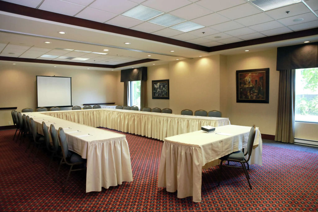 Hampton Inn & Suites Laval