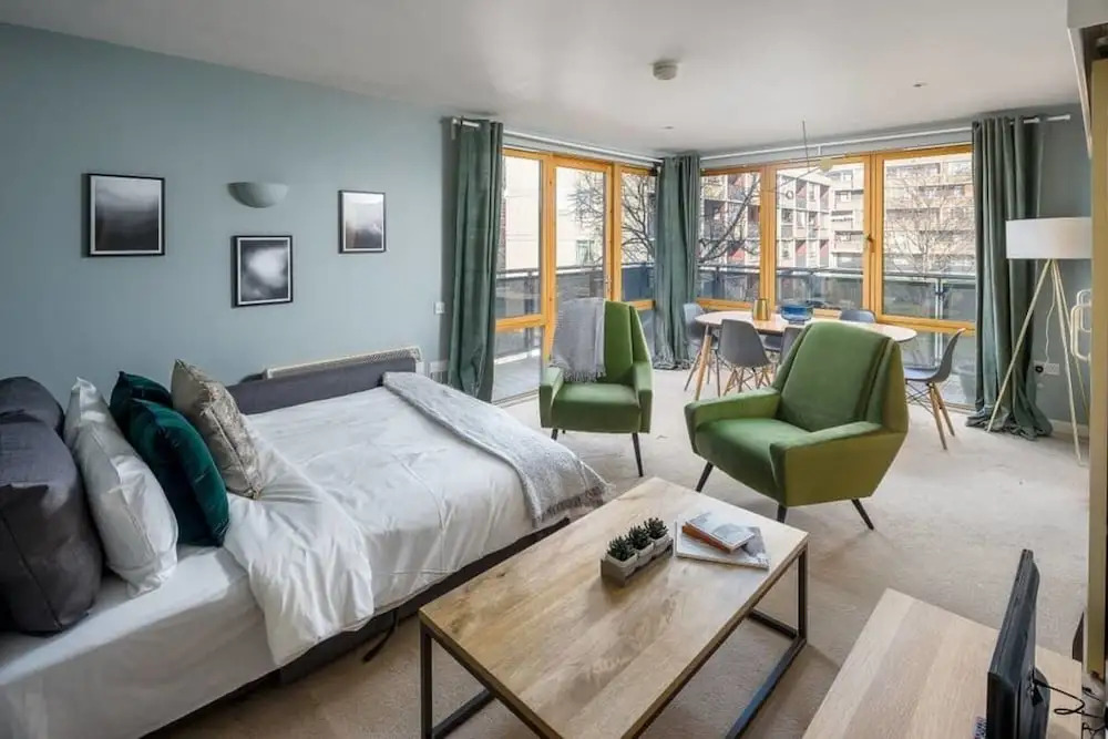 Modern 2 bed apt W/balcony 10 Mins to King's Cross