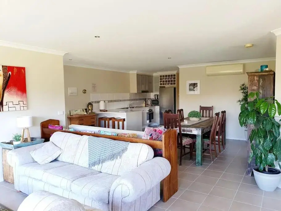 Scenic Villa-Second Storey