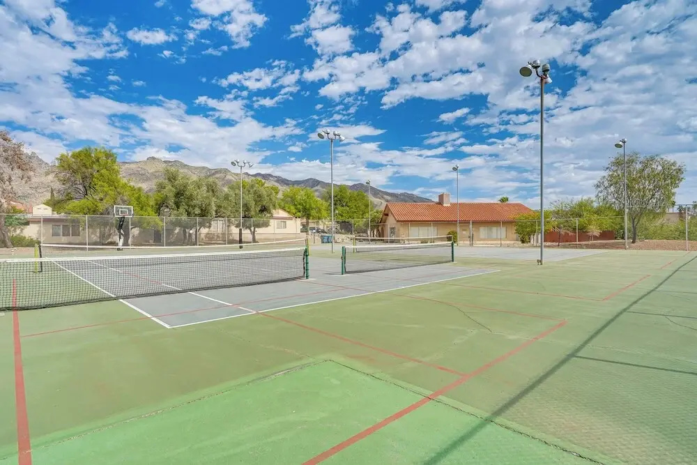 Mtn-view Townhome w/ Pools: 5 Mi to Sabino Canyon!