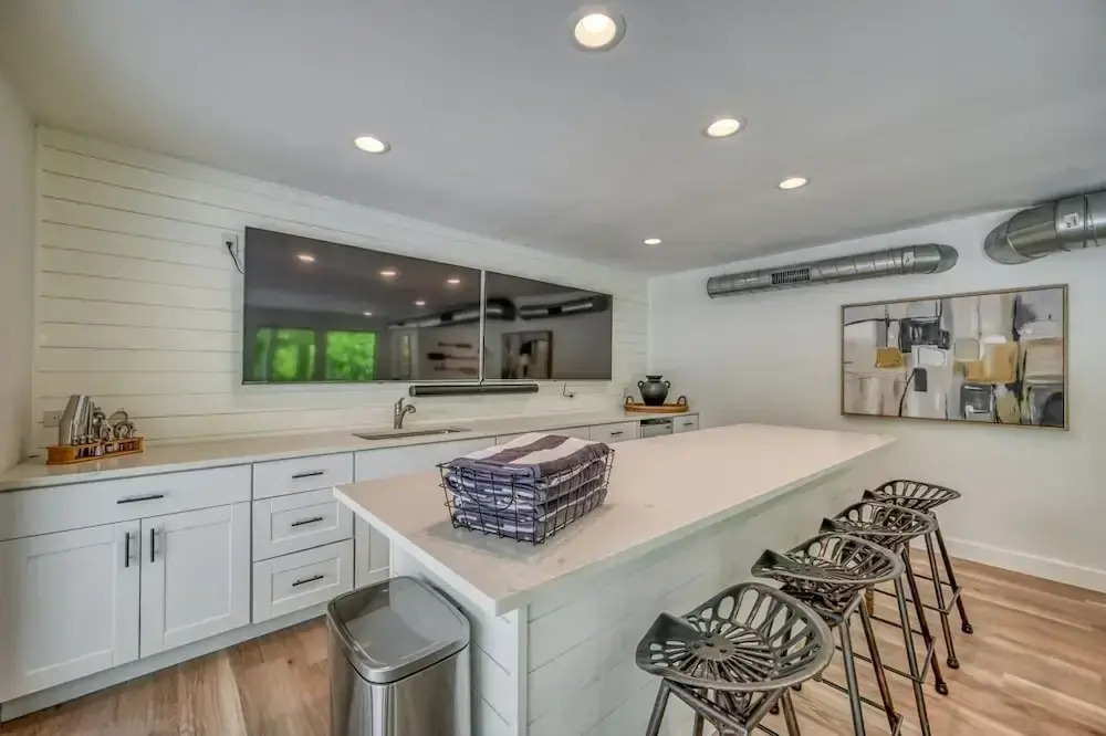 Luxury Riverfront Villa with Firepit & Gameroom