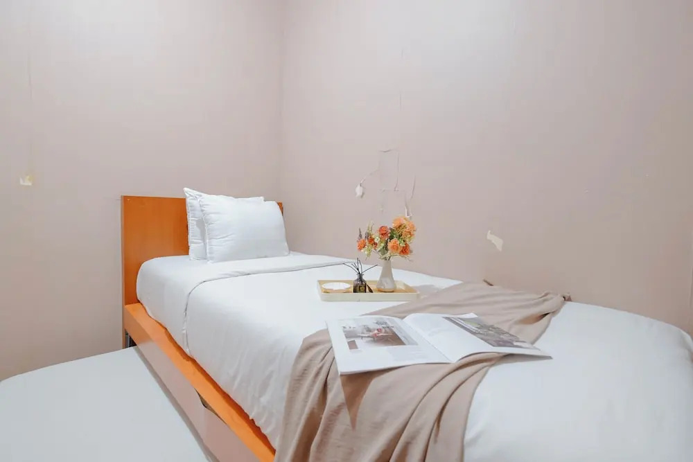 Modern 2BR Apartment for 4 Pax at Springlake Summarecon