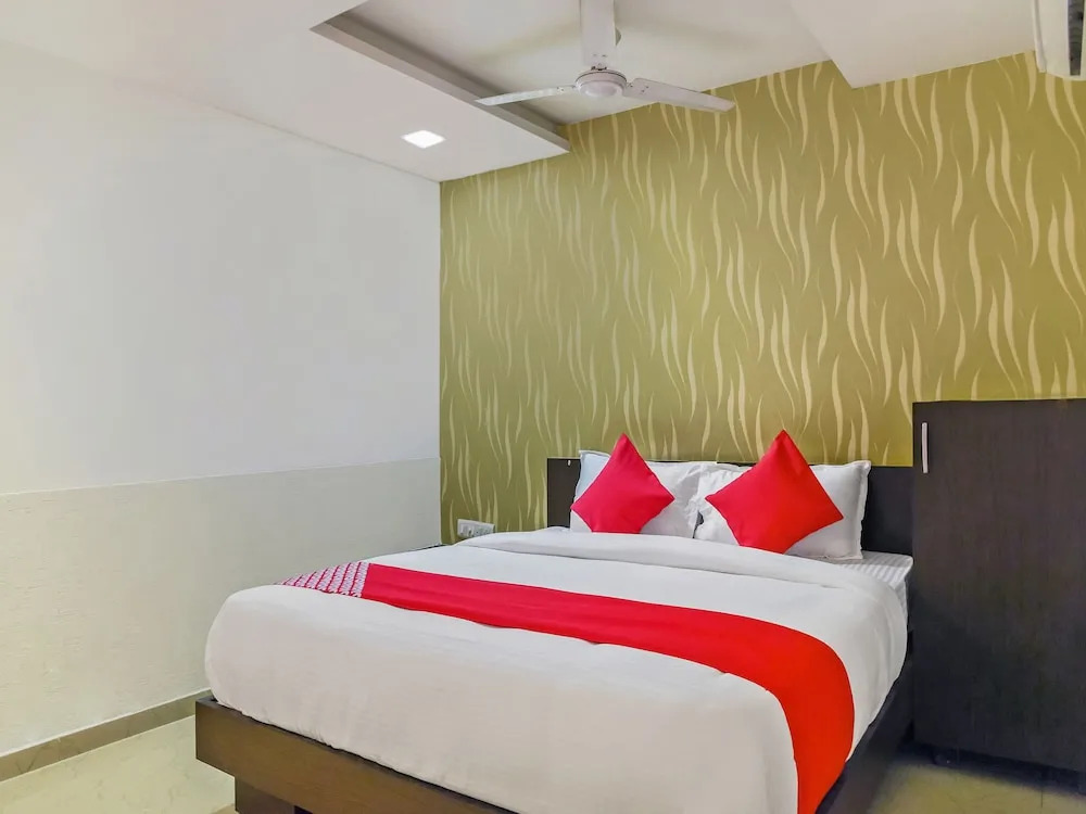 Hotel Jay Radhe by OYO Rooms