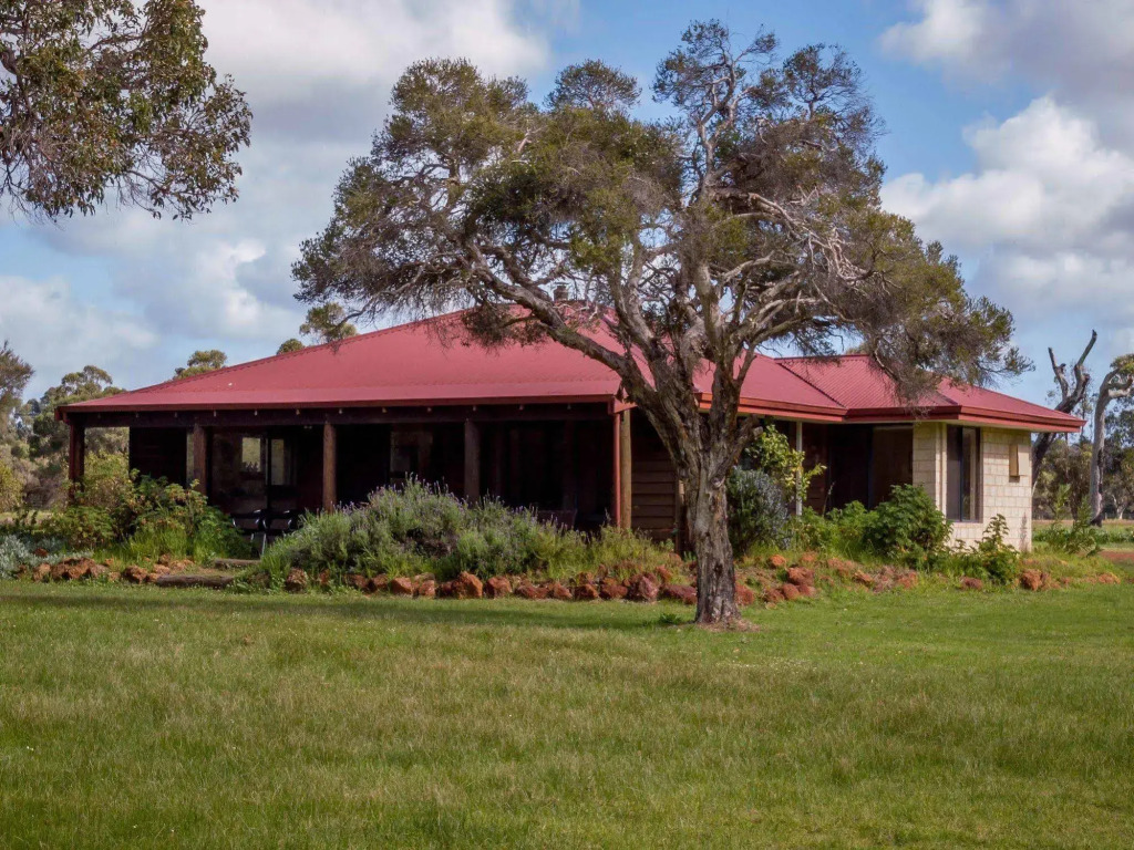 Dunsborough Rail Carriages & Farm Cottages