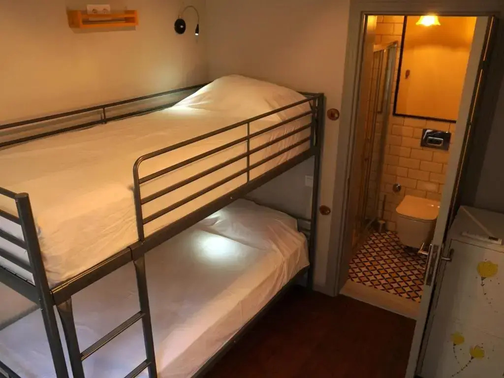 Tilas - Rooms in 19th Century Wooden Townhouse,Kadikoy