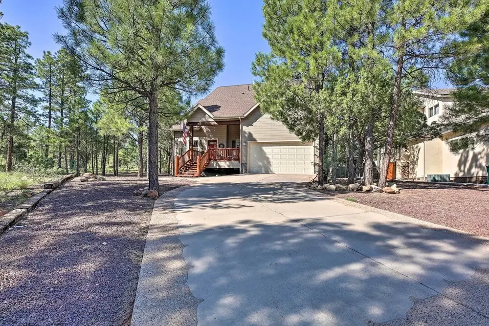 < 2 Mi to Hikes & Shops: Show Low Home w/ Deck