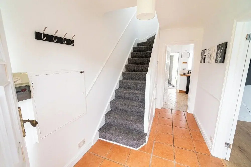 Comfortable 3-bed, 2-bath Basingstoke Stay