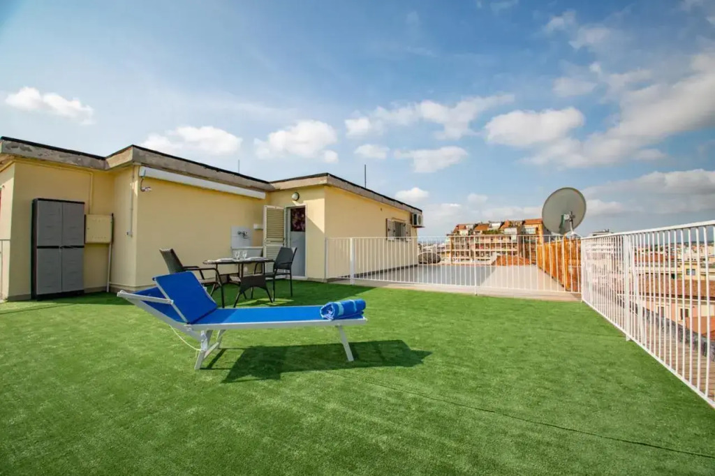 Pieno centro, due passi dal mare e 180mq terrazza