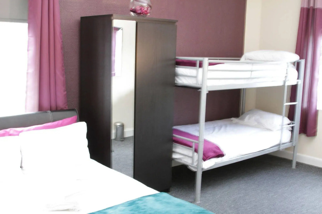OYO Gin House Hotel