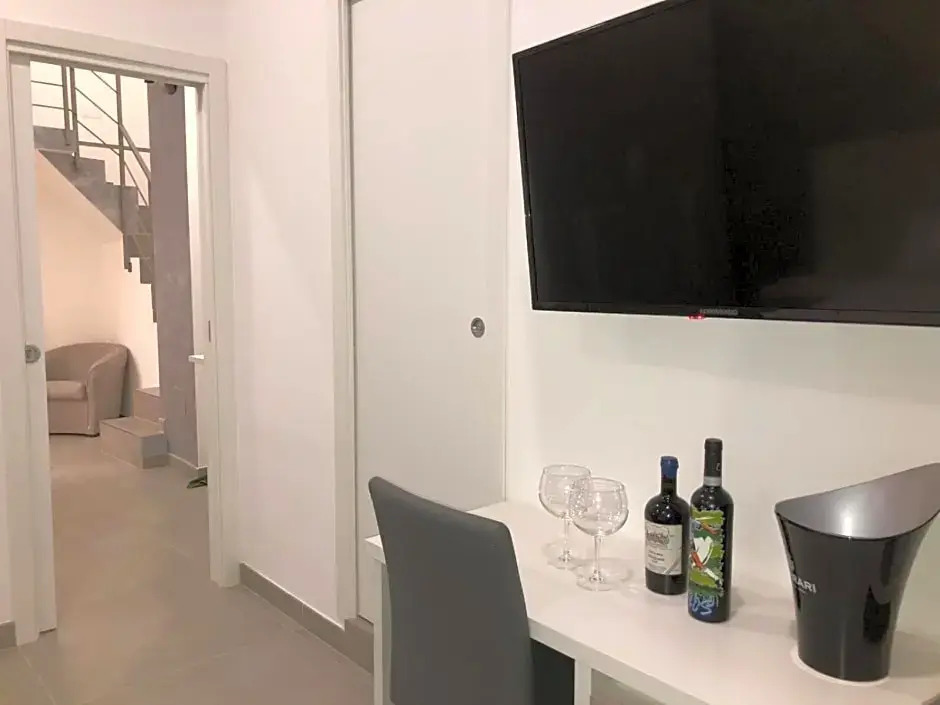 3 Rooms Chiaia
