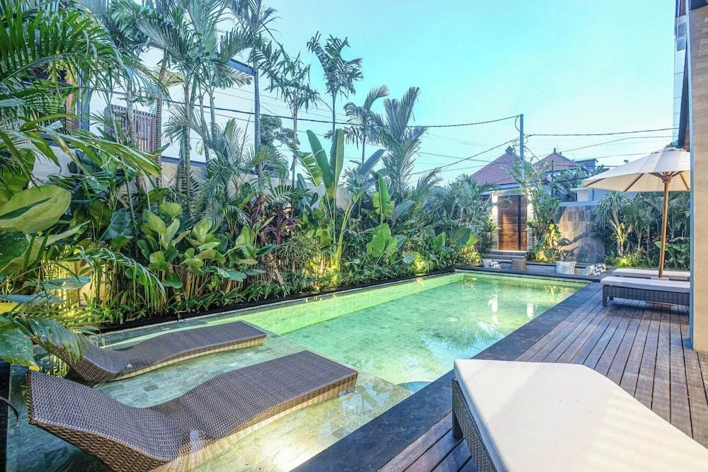 Elegant 5BR Modern Villa Steps From Caf Del Mar