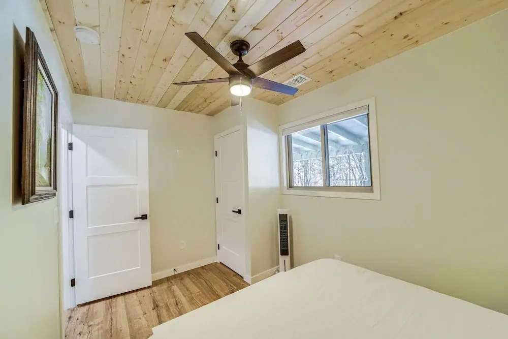 Deck & Fire Pit: Modern Munds Park Retreat!