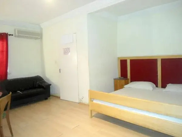 Hotel Ambassade des Parcelles