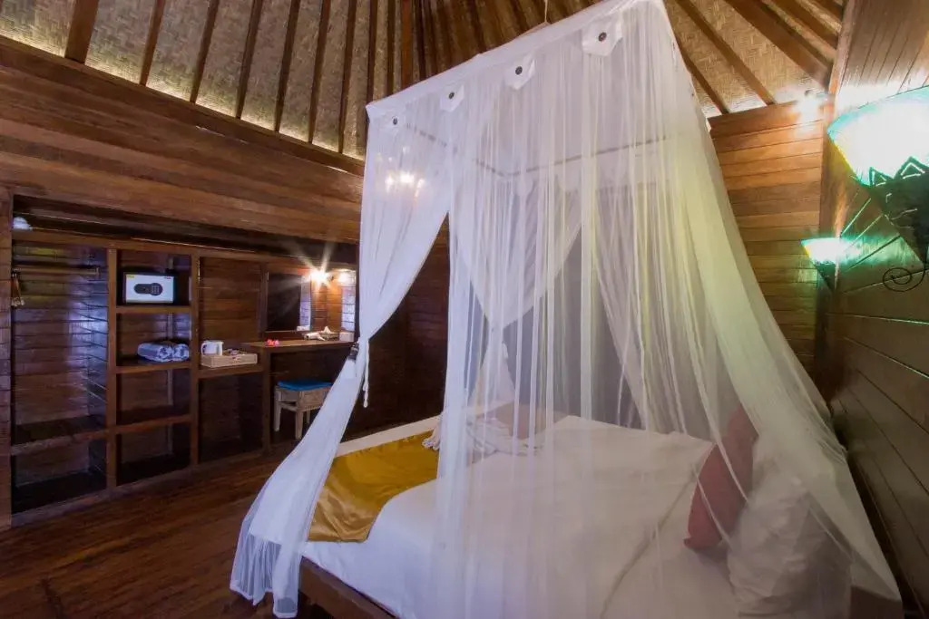 Amora Huts