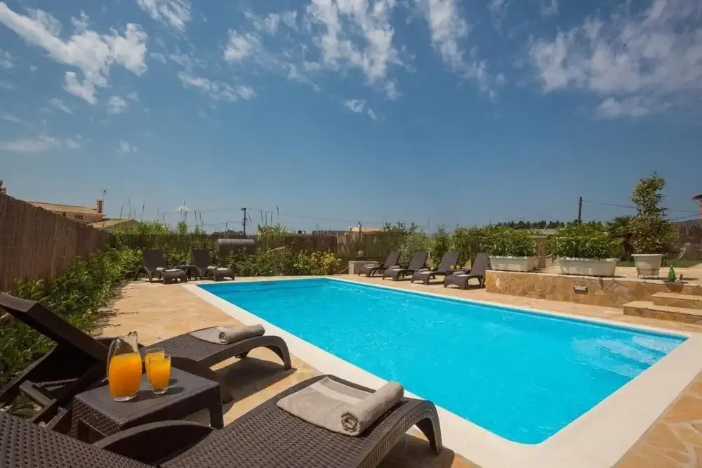 The Four Seasons House City Villa with Pool