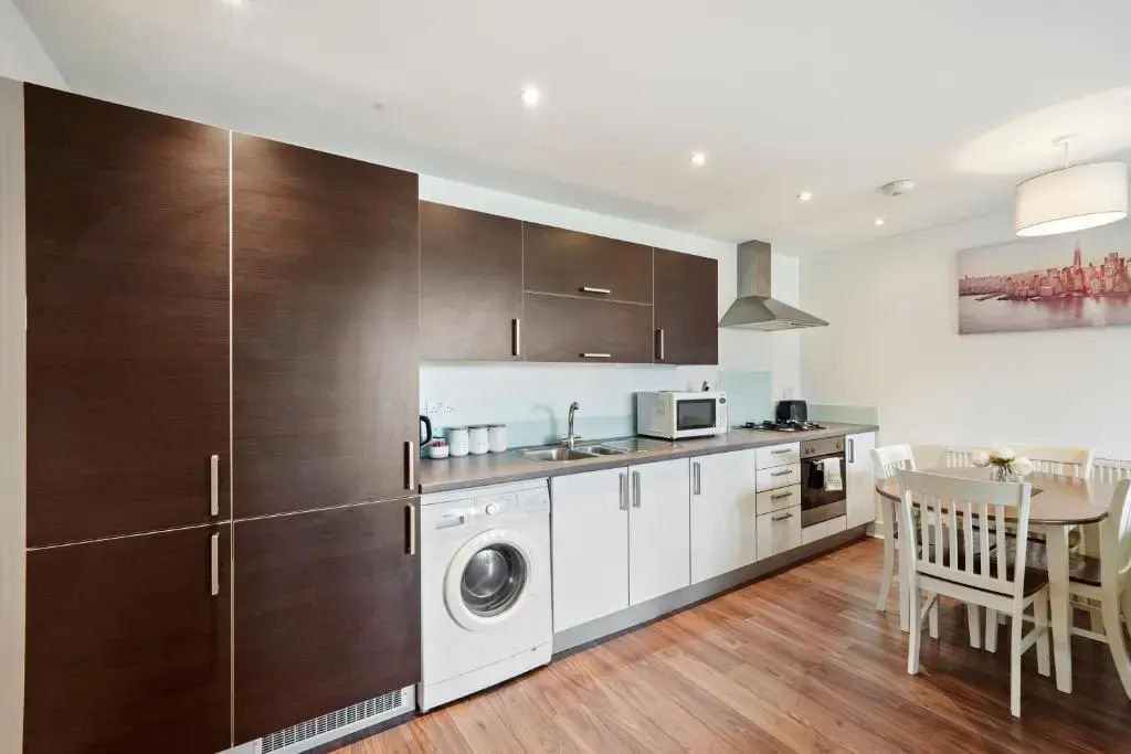 Clarendon Heights - Stylish Two-Bedroom Apartment