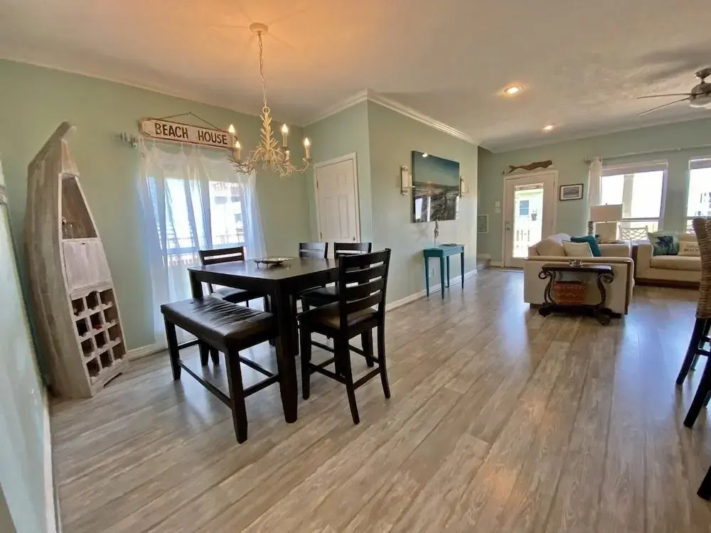 Stay Salty 3 Bedroom Home by RedAwning