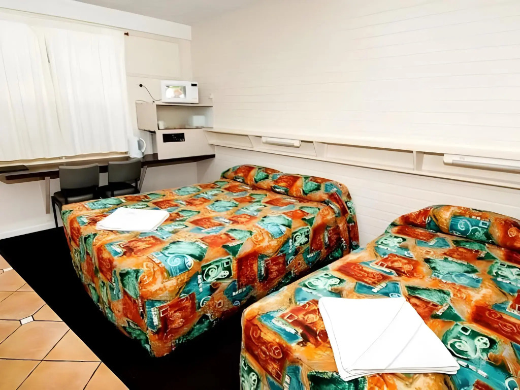 Paradise Motel