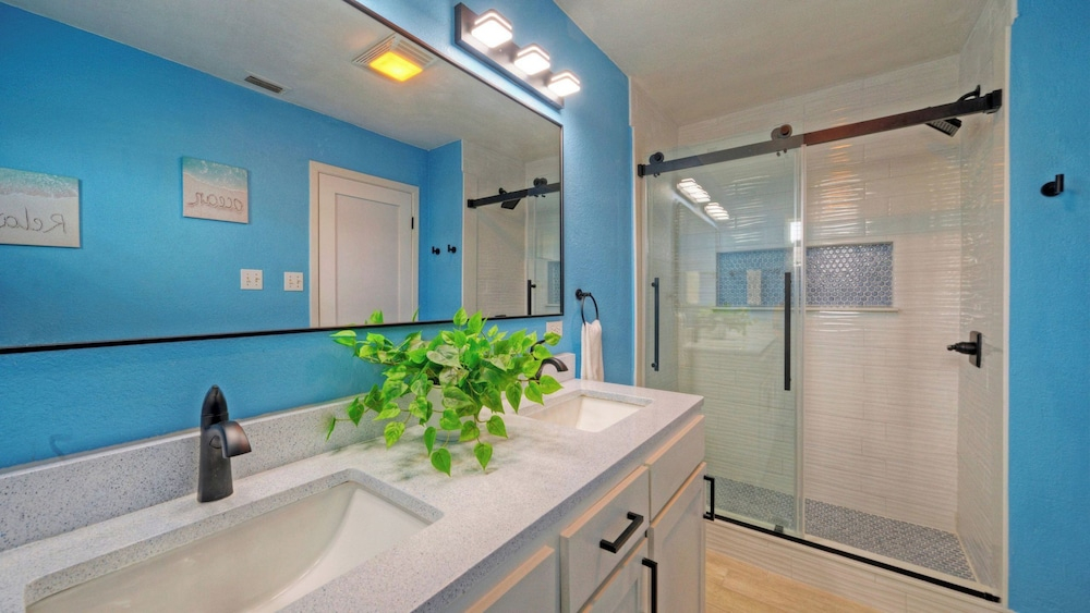 Coastal Retreat w/ Pool, BBQ & Sunset Views Beers and Sunshine by Avantstay