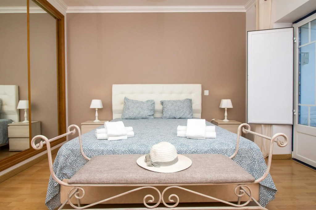 Oura Sunrise II Apartment by Stay-ici, Algarve Holiday Rental