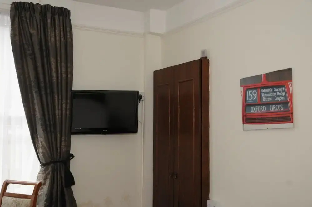 Wimblehurst Hotel
