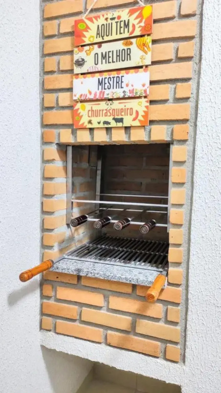 Apto Centro Ubatuba com Varanda Gourmet, Suíte e Piscina
