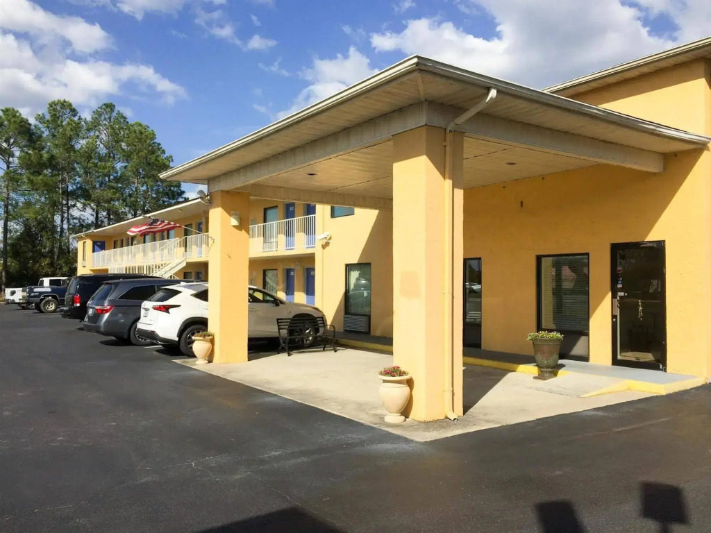 Motel 6-Macclenny, FL