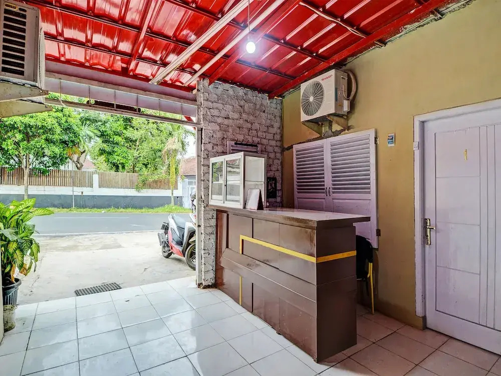 OYO 92206 Maharani Guest House Syariah