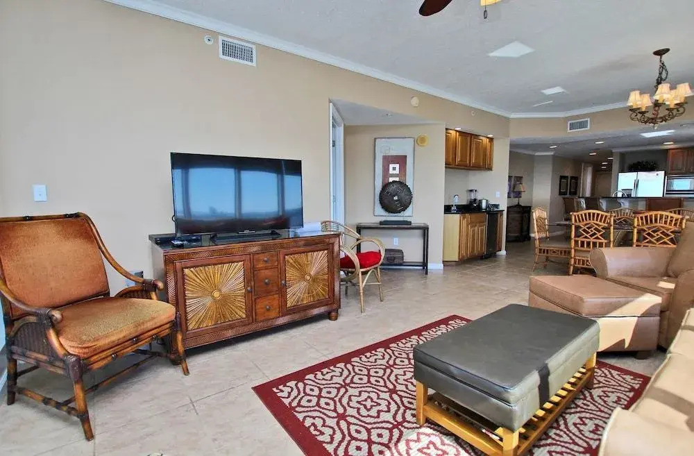 Colonnades 1901 - 4 Br condo