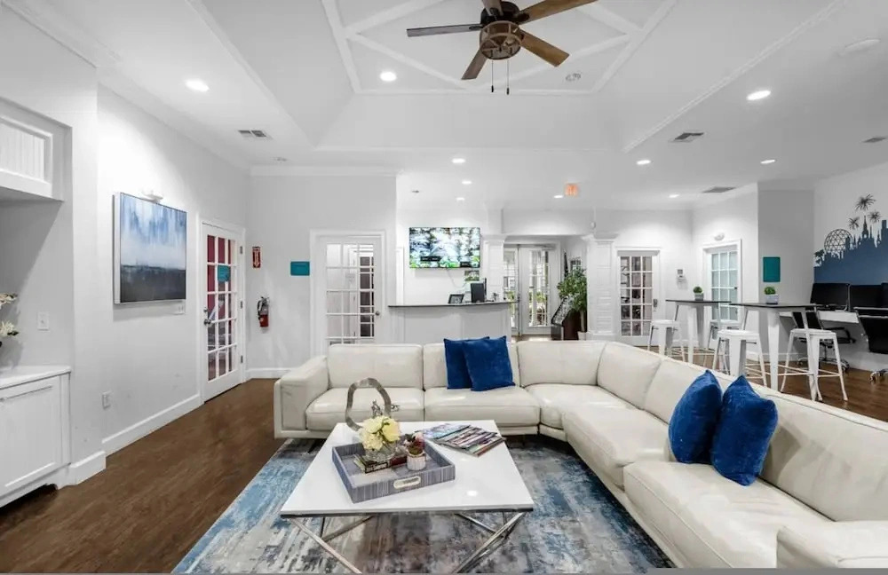 Spacious Family Retreat 4bdr Near Disney - 2408