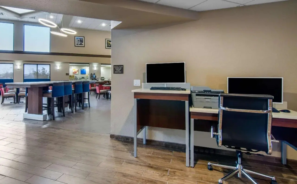 Comfort Inn & Suites Wichita Northeast