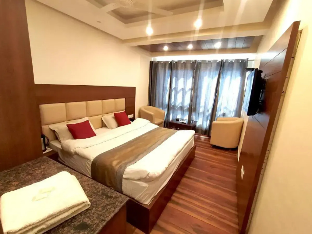 Hotel Samrat - On Mall Road