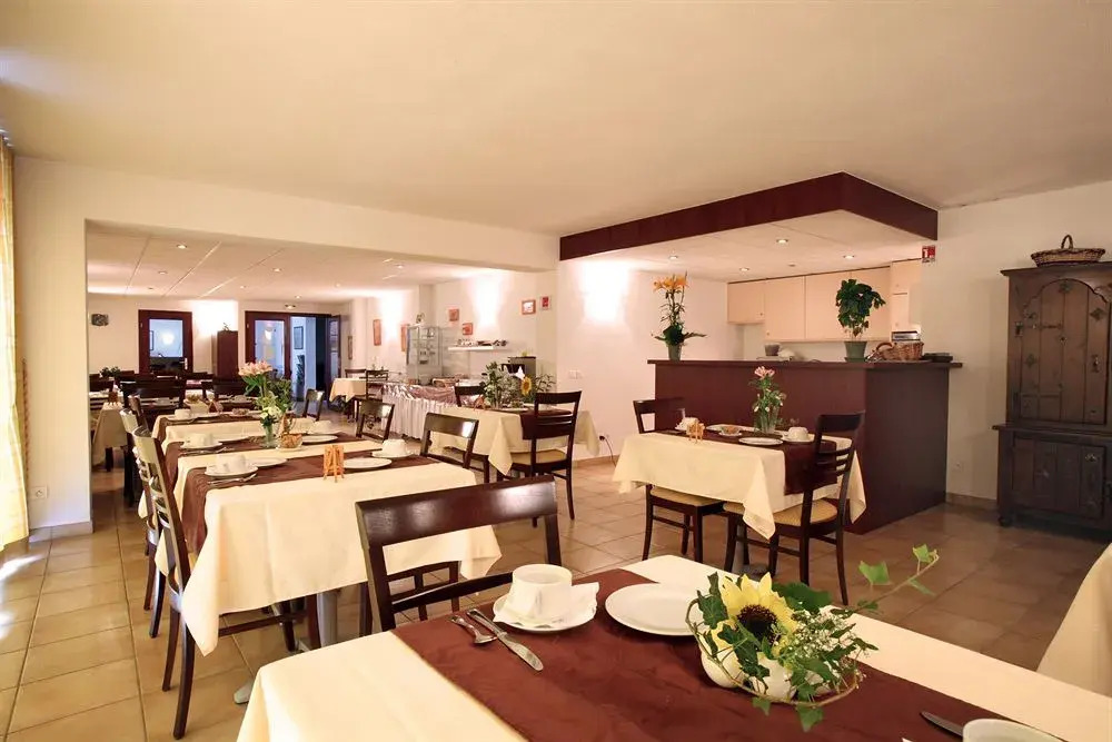 Logis Hôtel & Restaurant Au Lion dOr