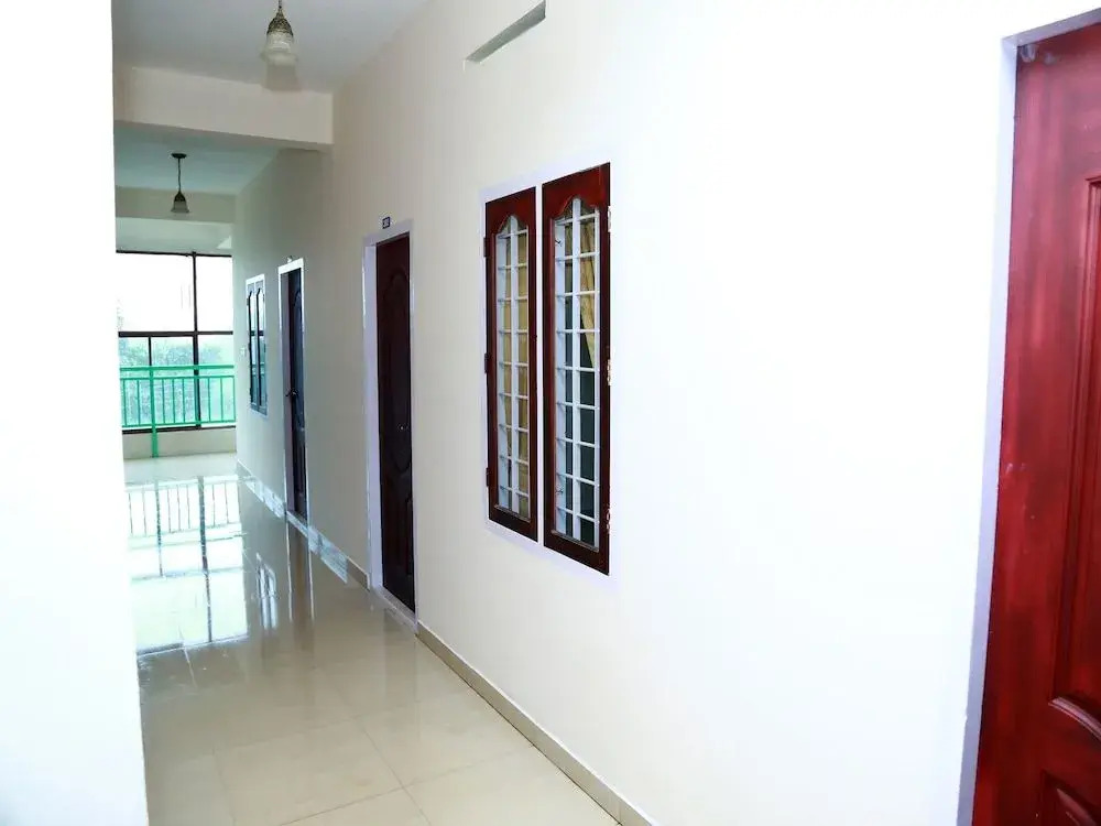 Oyo 15548 Mackal Residency