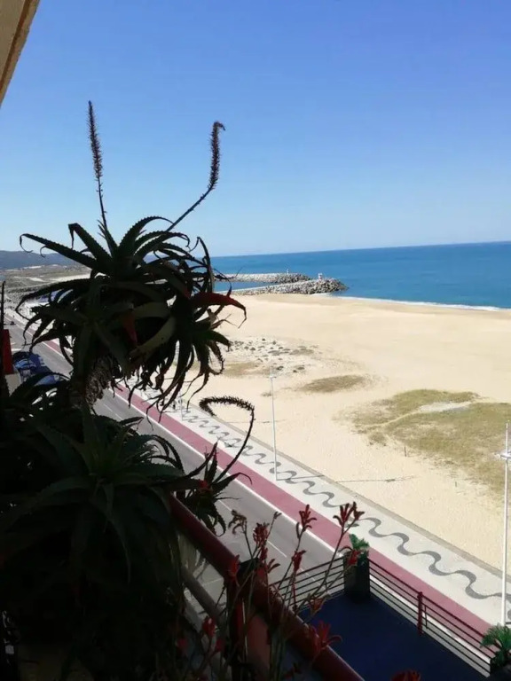 2 Bed Flat - Sleeps 4 - Parking - Wifi