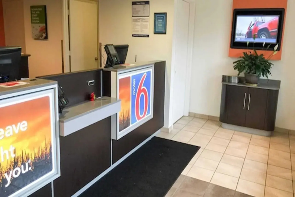 Motel 6-Roseville, MN - Minneapolis North