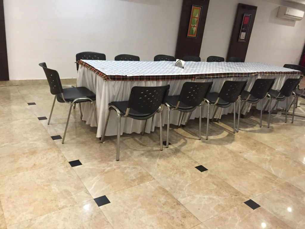 OYO Rooms Mall Road Cantonment