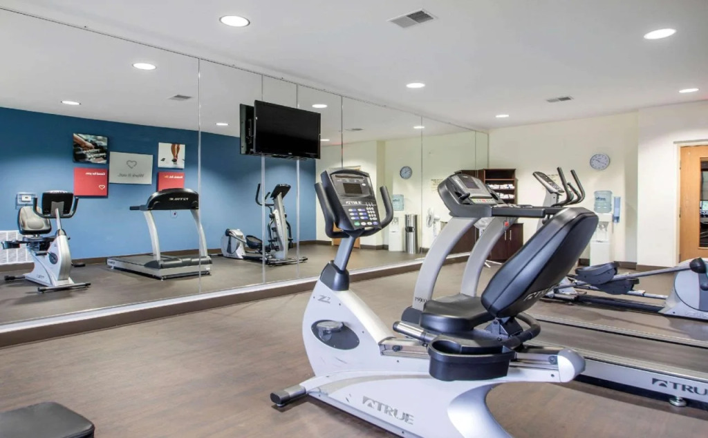 Comfort Suites Johnson Creek Conference Center