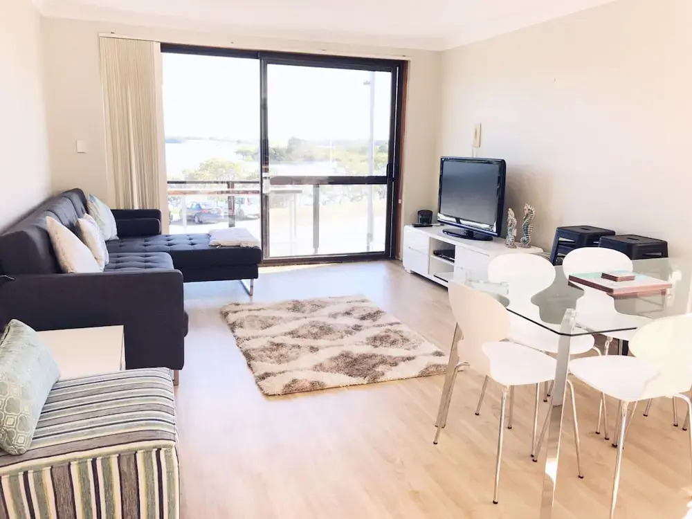 Wallis View - Lakeside Family Retreat