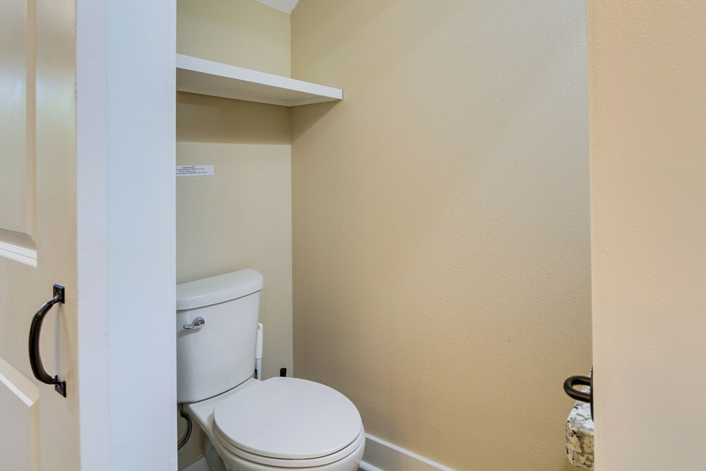 Spacious D'iberville Townhome Near Beach & Casino!