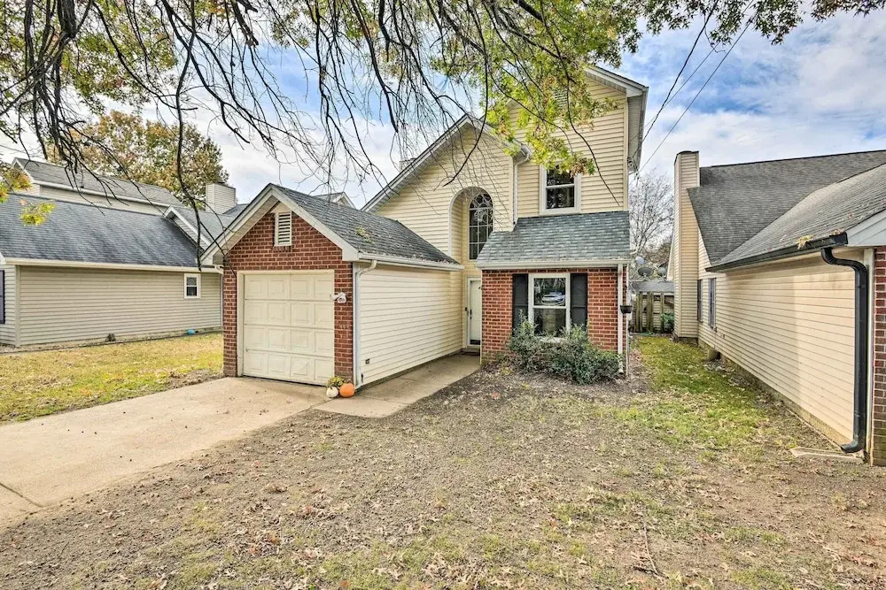 Cozy Home w/ Yard ~ 12 Mi to Dtwn Nashville!