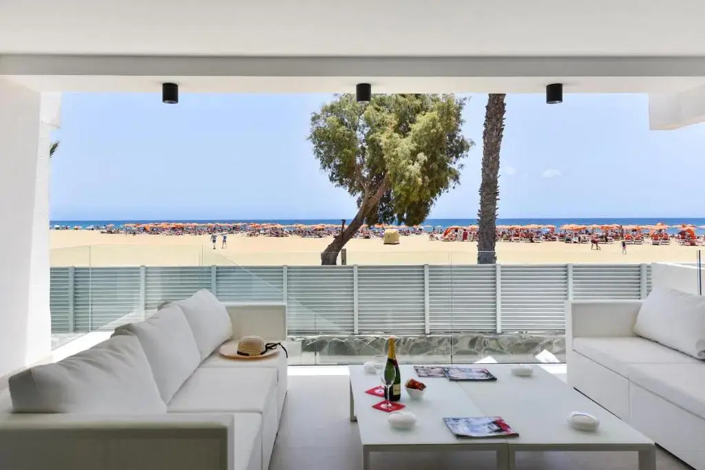 Blue Ocean by VillaGranCanaria