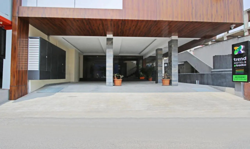Itsy Hotels Jansi Residency
